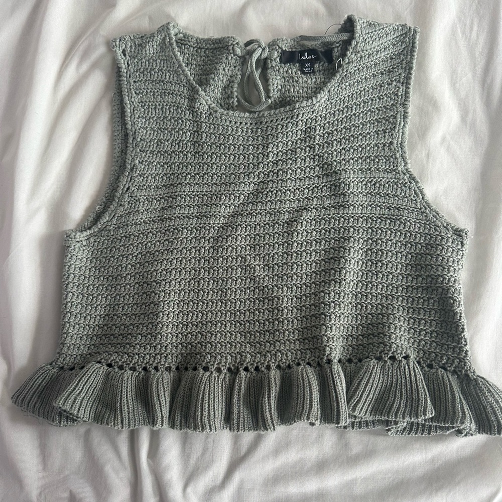 Cropped Ruffled Sweater Tank Top - Picture 2 of 4